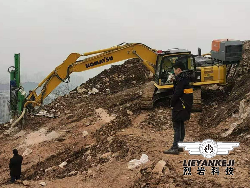 石坑道裂石液壓劈裂機(jī)具有分離效果好、作業(yè)效率高、安全可靠等優(yōu)點(diǎn)